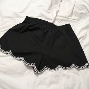 Black Scalloped Hem Women’s Poplin Shorts
